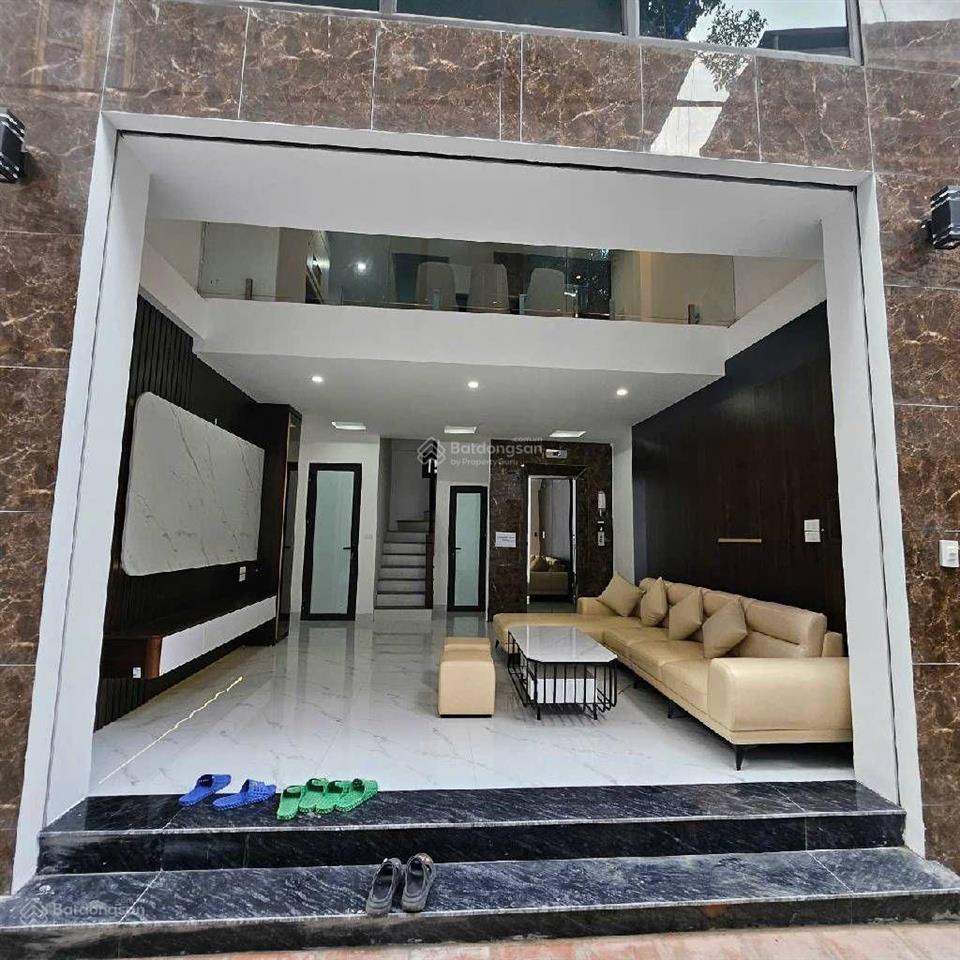Siêu phẩm thang máy  full nội thất  3 bước ô tô tránh.