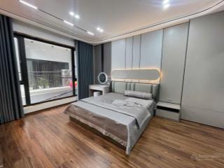 Nhà mới 8 tầng  thang máy xịn  full nội thất  gara 2 oto  gần phố.