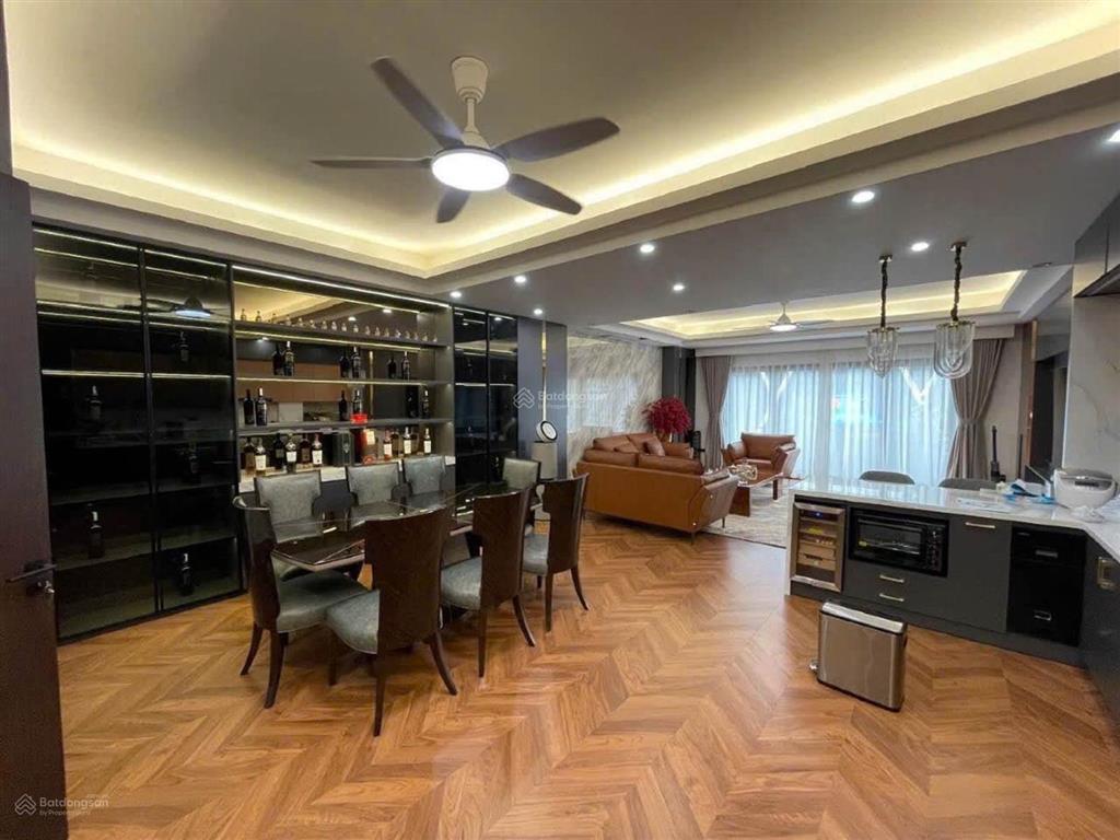 Toà nhà phúc lợi ô tô vỉa hè thang máy kinh doanh đỉnh