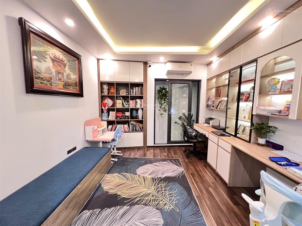 Hoa hậu long biên  chủ tự xây  gara ô tô  nhà cực thoáng  nội thất đẹp chủ để lại 99%  4 ngủ