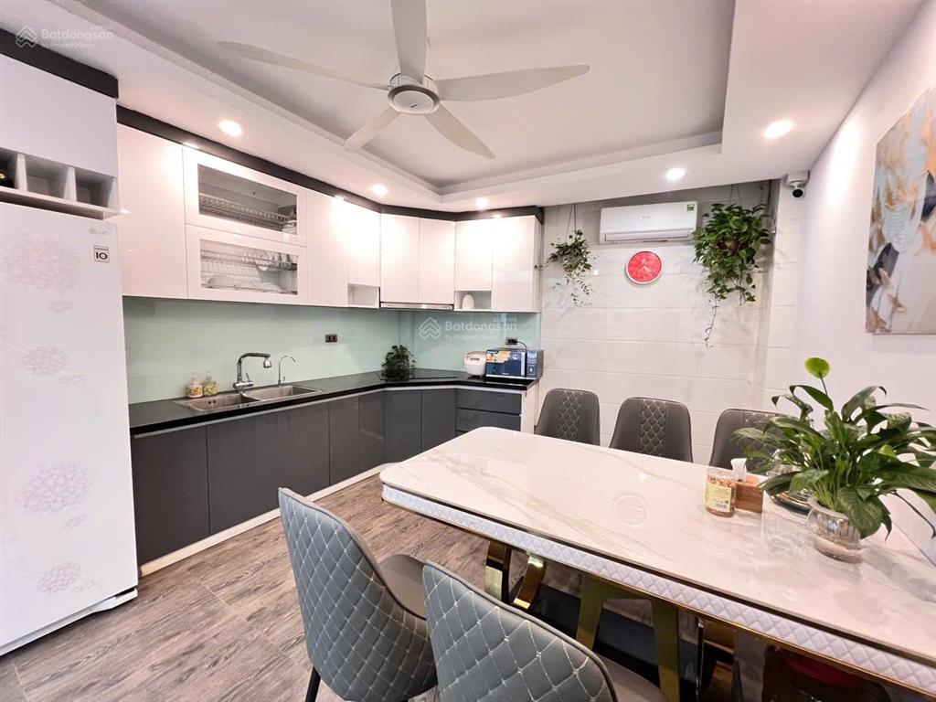 Hoa hậu long biên  chủ tự xây  gara ô tô  nhà cực thoáng  nội thất đẹp chủ để lại 99%  4 ngủ