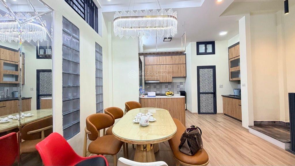Siêu hiếm  bán nhà lô góc phố trạm, long biên giá tốt