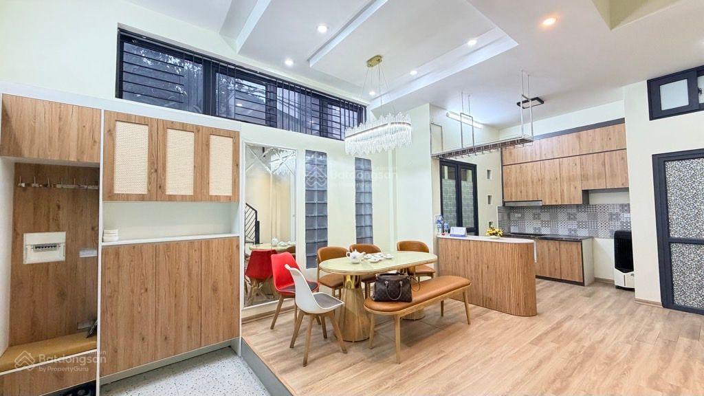 Siêu hiếm  bán nhà lô góc phố trạm, long biên giá tốt