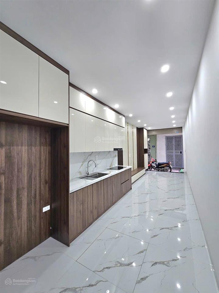 Giang biên nhà thang máy, full nội thất chỉ 6,4 tỷ!