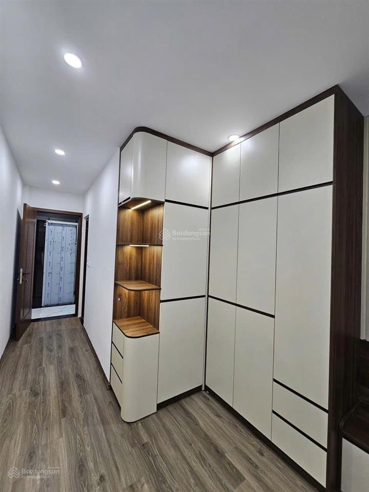Giang biên nhà thang máy, full nội thất chỉ 6,4 tỷ!