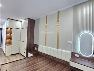 Giang biên nhà thang máy, full nội thất chỉ 6,4 tỷ!