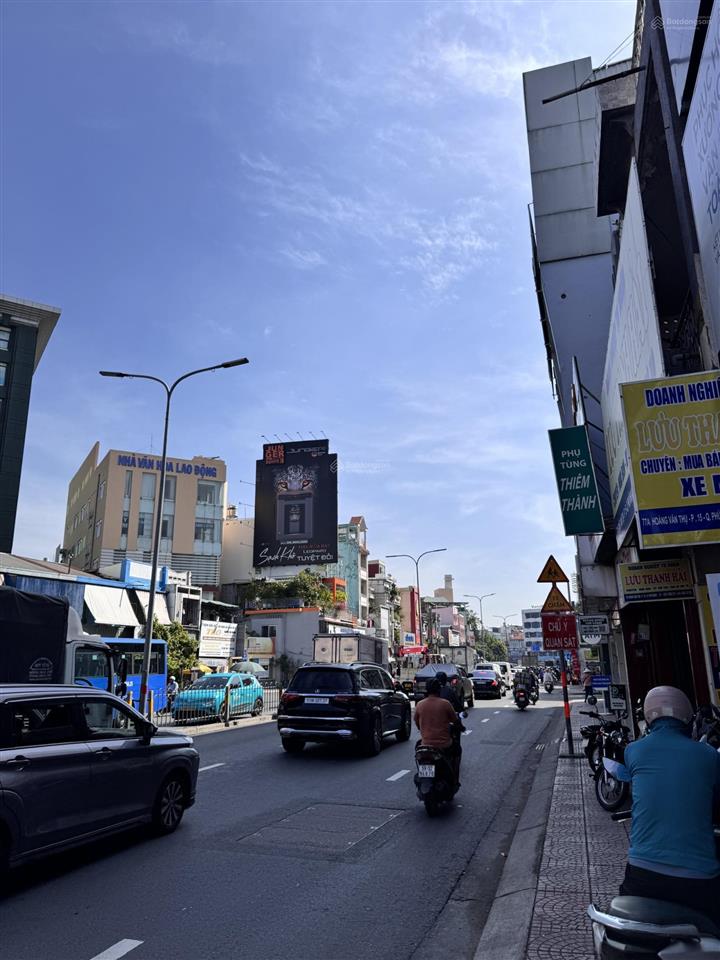 Rẻ  bán nhà mt hoàng văn thụ, p9, pn, dt 4,7x22m. cn 98,9m2. kc 4 tầng. giá 20 tỷ