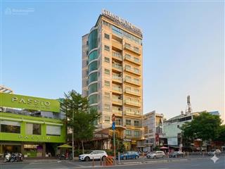 Cần cho thuê mặt bằng làm showroom, vp, setup sẵn, dt 220m2. tại quận 1, p. nct