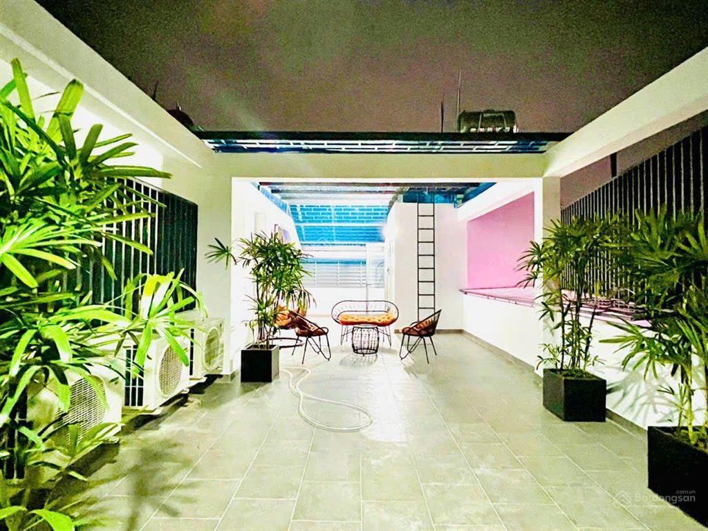 Nhà 5 tầng  77m2  ngay sau căn mt quang trung  giá 12.5 tỷ
