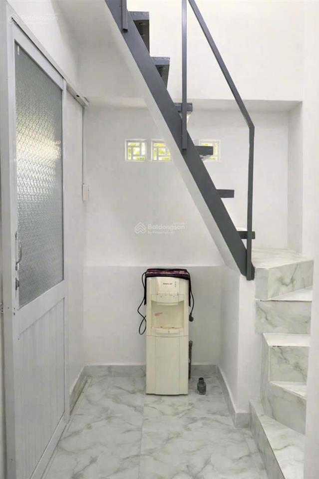 Giá 2,5 tỷ. nhà hẻm 506. lạc long quân. p5 q11