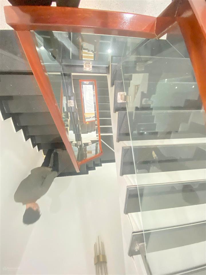 Cho thuê nhà full đồ xịn xò mới tinh ở hoàng huy mall + thang máy