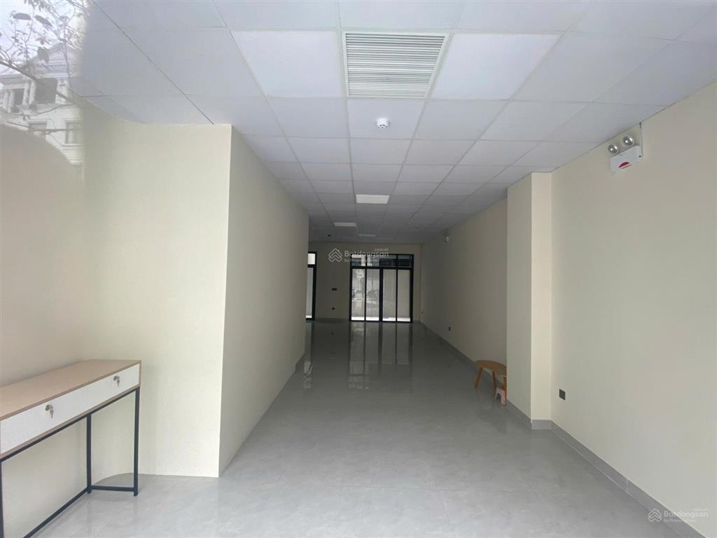 Cho thuê sàn văn phòng tầng 1 vinhomes marina