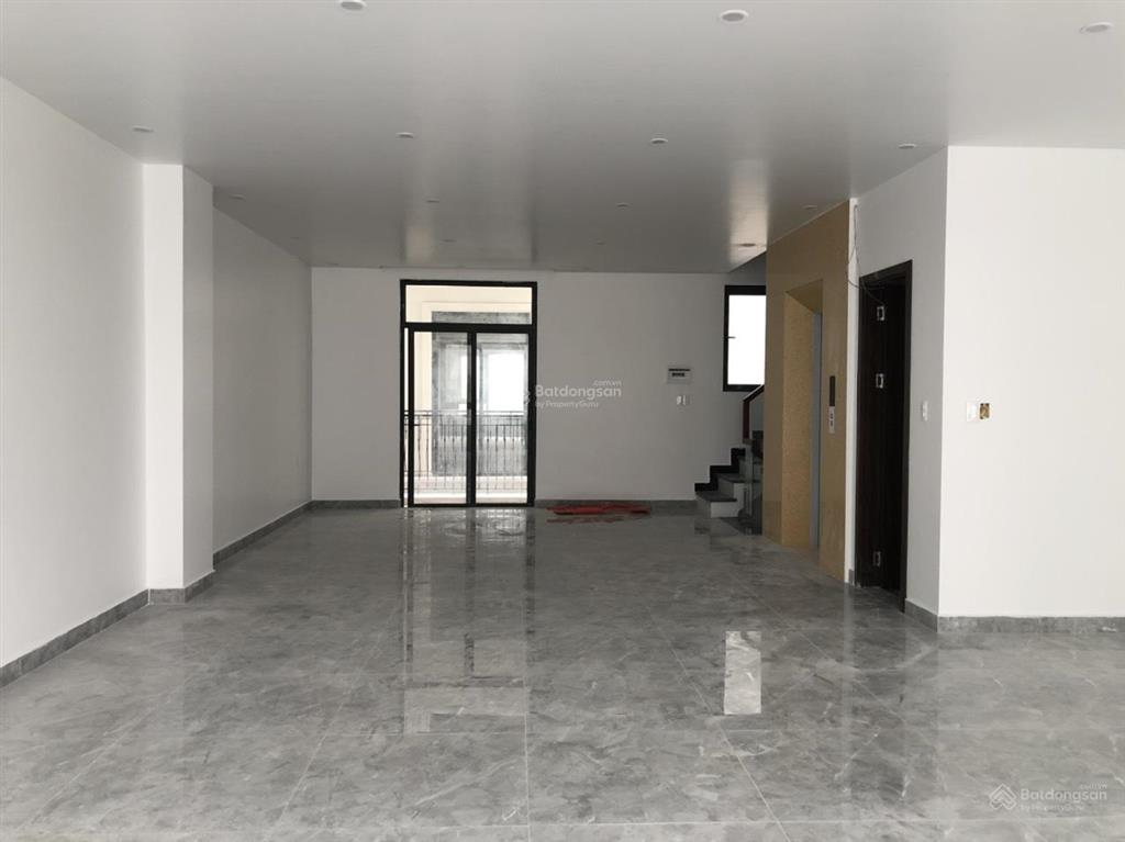 Cho thuê sàn văn phòng tầng 1 vinhomes marina
