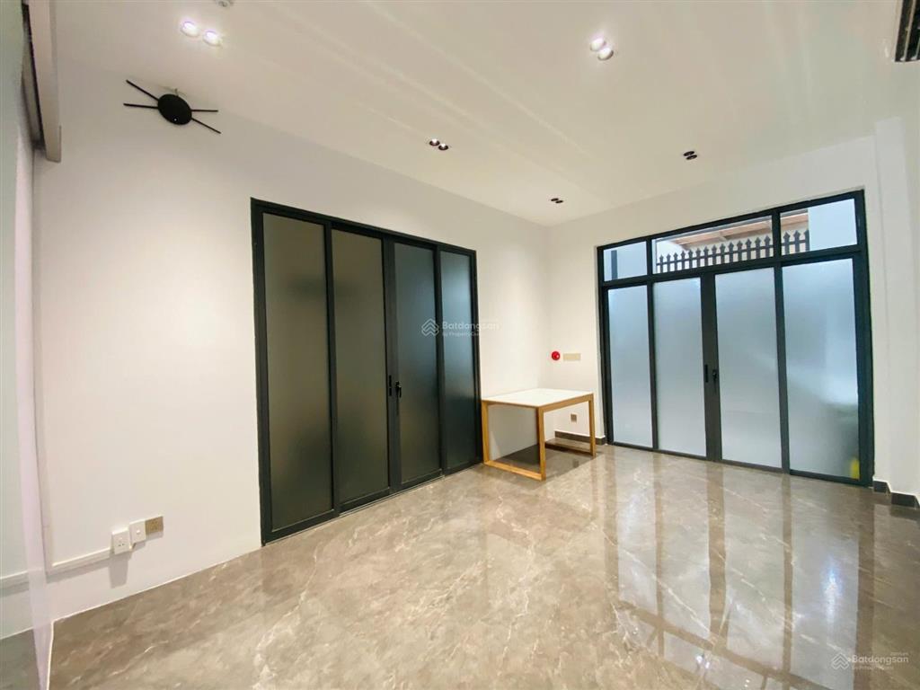 Cho thuê sàn văn phòng tầng 1 vinhomes marina