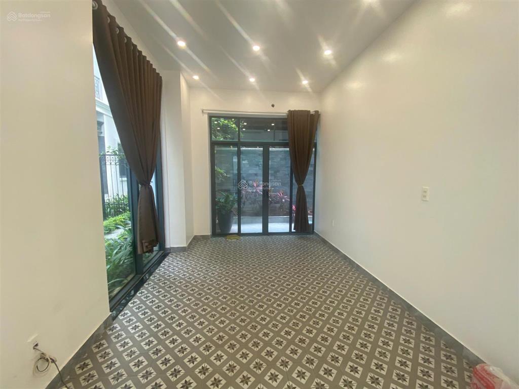 Cho thuê sàn văn phòng tầng 1 vinhomes marina