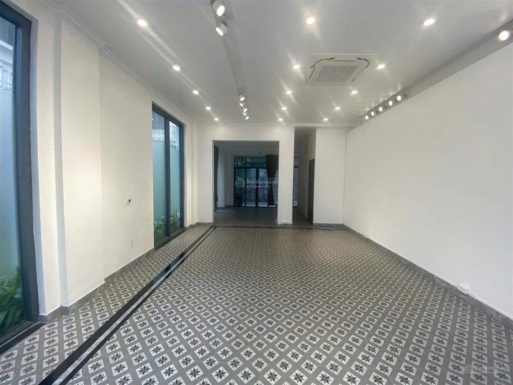Cho thuê sàn văn phòng tầng 1 vinhomes marina