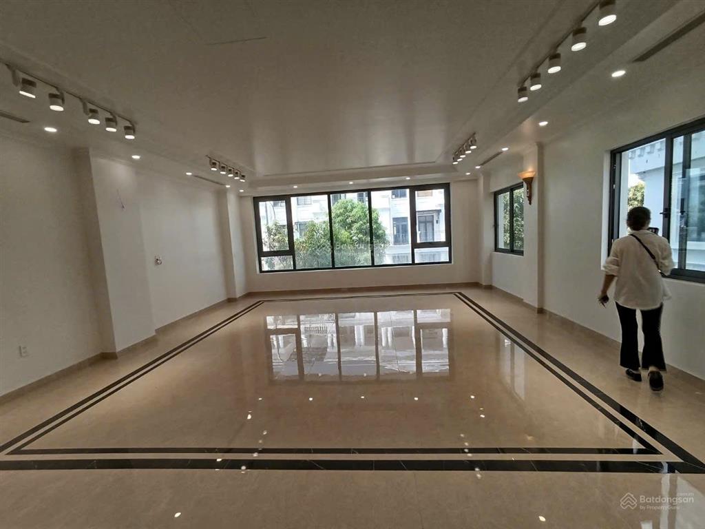 Cho thuê sàn văn phòng tầng 2 vinhomes marina, hải phòng