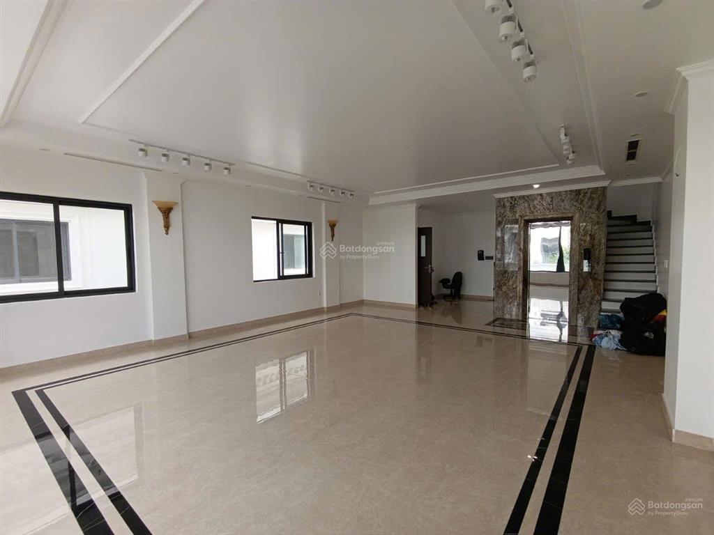 Cho thuê sàn văn phòng tầng 2 vinhomes marina, hải phòng