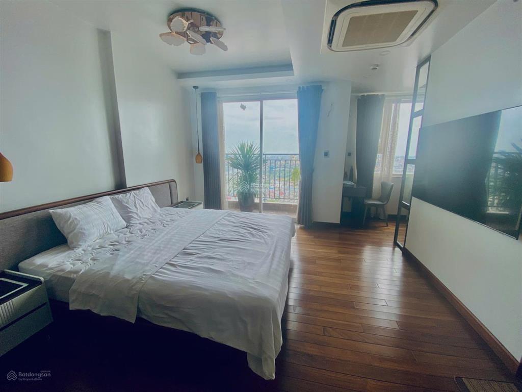 Cực rẻ cho thuê căn hộ rộng 3 phòng ngủ shp plaza, lạch tray