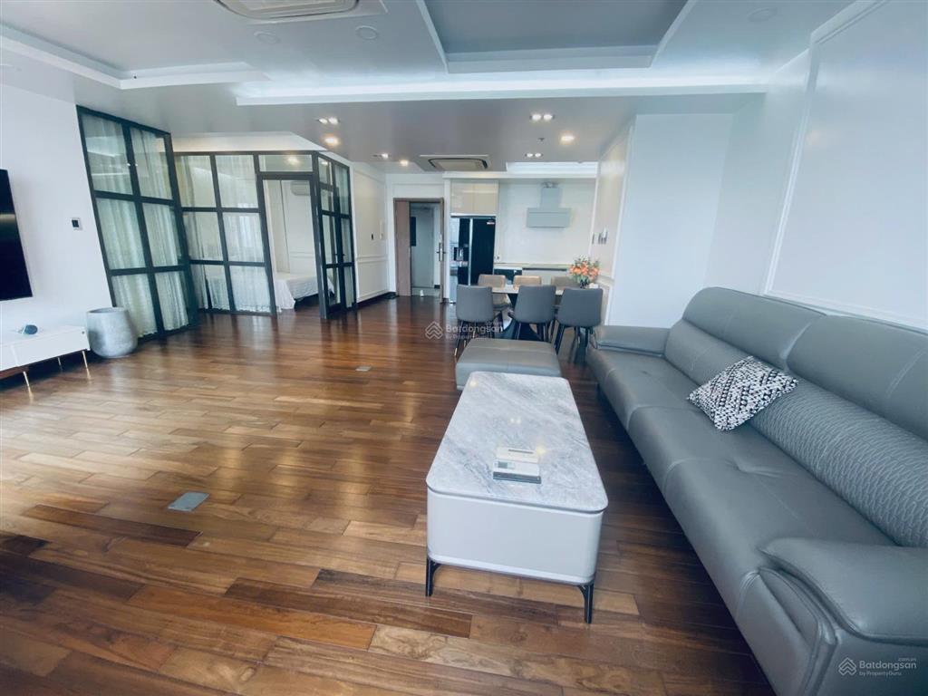 Cực rẻ cho thuê căn hộ rộng 3 phòng ngủ shp plaza, lạch tray