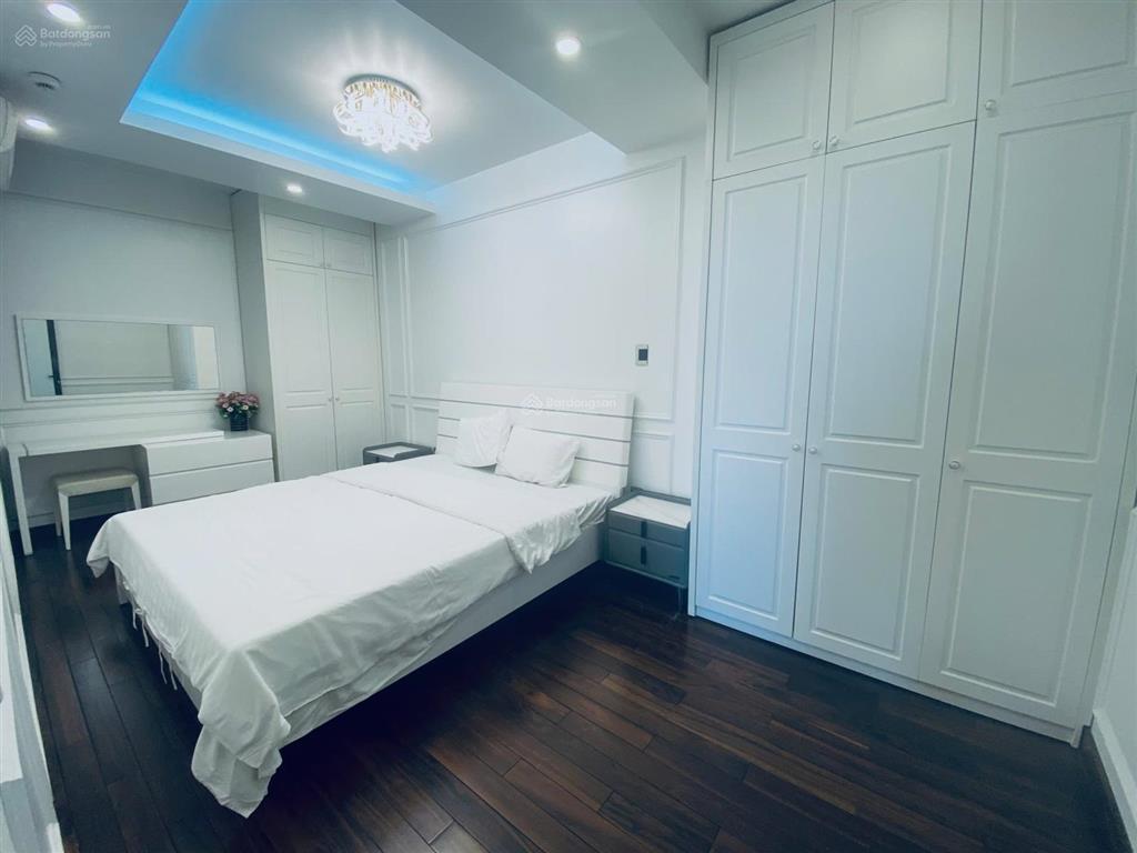 Cực rẻ cho thuê căn hộ rộng 3 phòng ngủ shp plaza, lạch tray