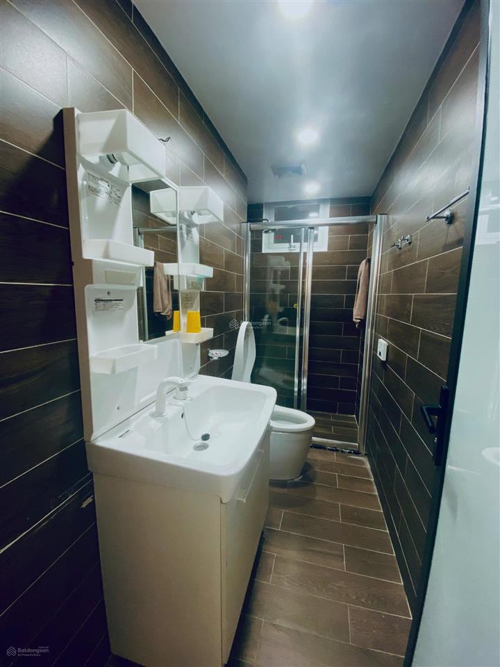 Cực rẻ cho thuê căn hộ rộng 3 phòng ngủ shp plaza, lạch tray