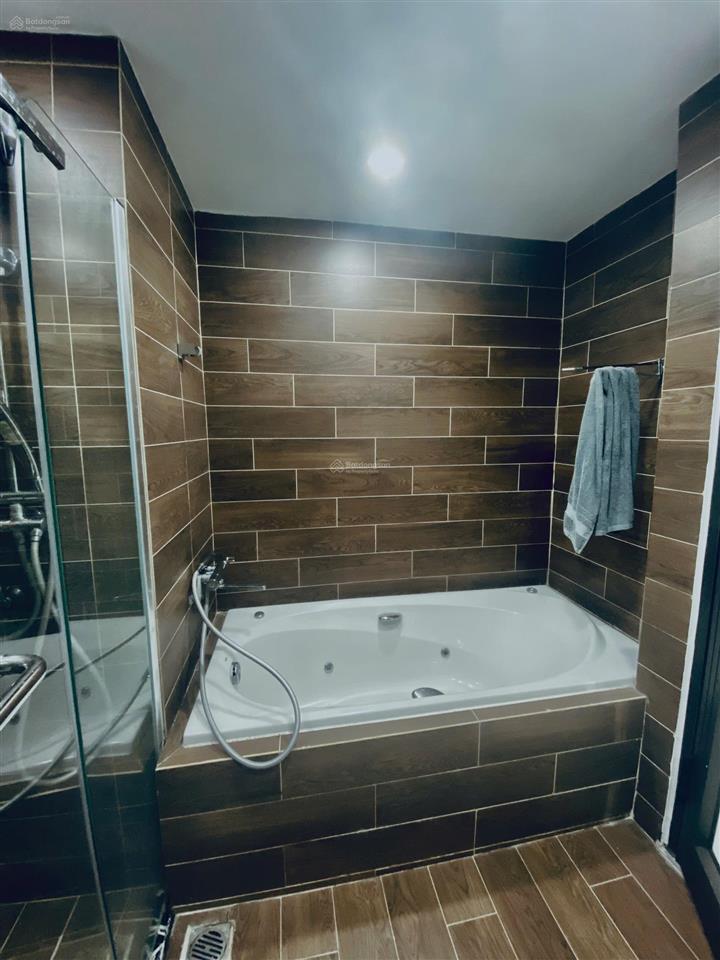 Cực rẻ cho thuê căn hộ rộng 3 phòng ngủ shp plaza, lạch tray