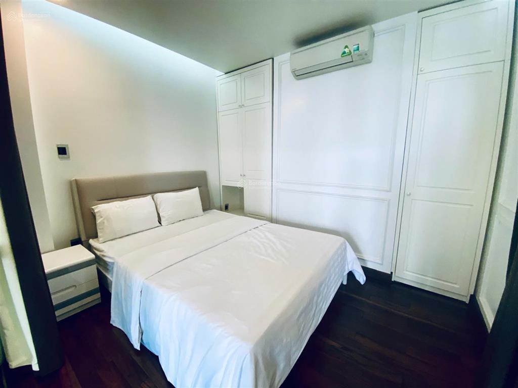 Cực rẻ cho thuê căn hộ rộng 3 phòng ngủ shp plaza, lạch tray