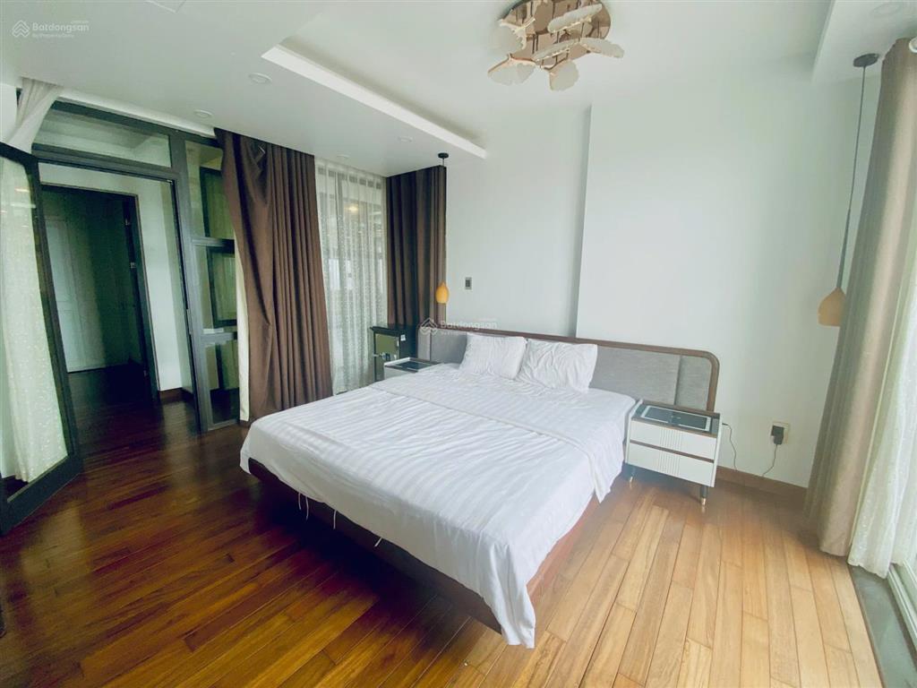Cực rẻ cho thuê căn hộ rộng 3 phòng ngủ shp plaza, lạch tray