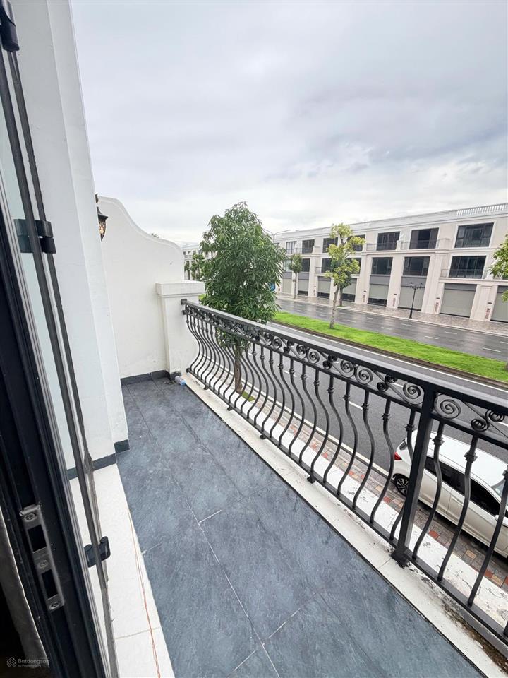 Cho thuê shophouse vinhomes royal island đường tương lai