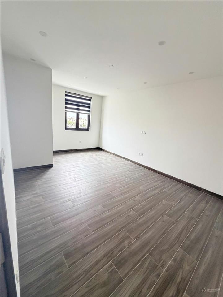 Cho thuê nguyên căn biệt thự song lập đảo hoàng gia