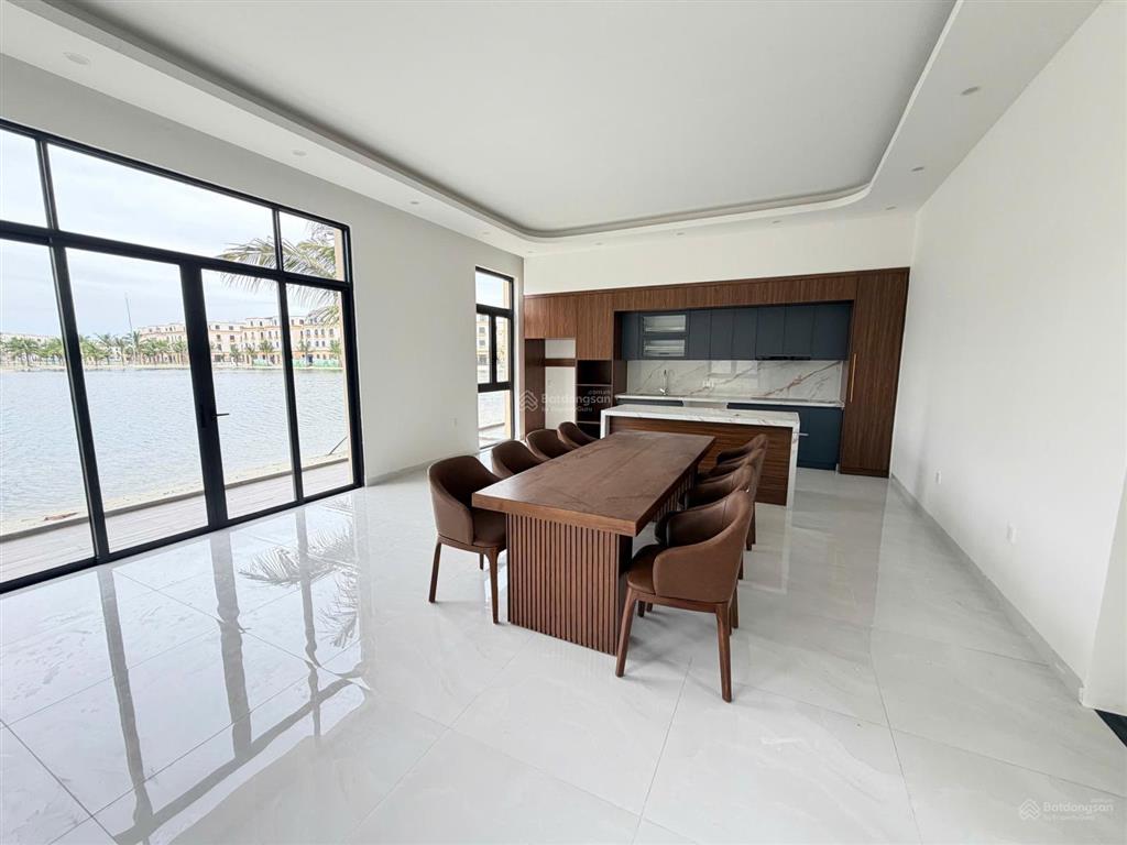 Cho thuê nguyên căn biệt thự song lập đảo hoàng gia
