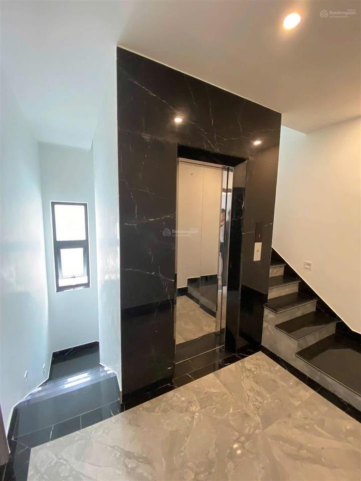 Cho thuê nguyên căn 4 phòng ngủ hiện đại vinhomes marina