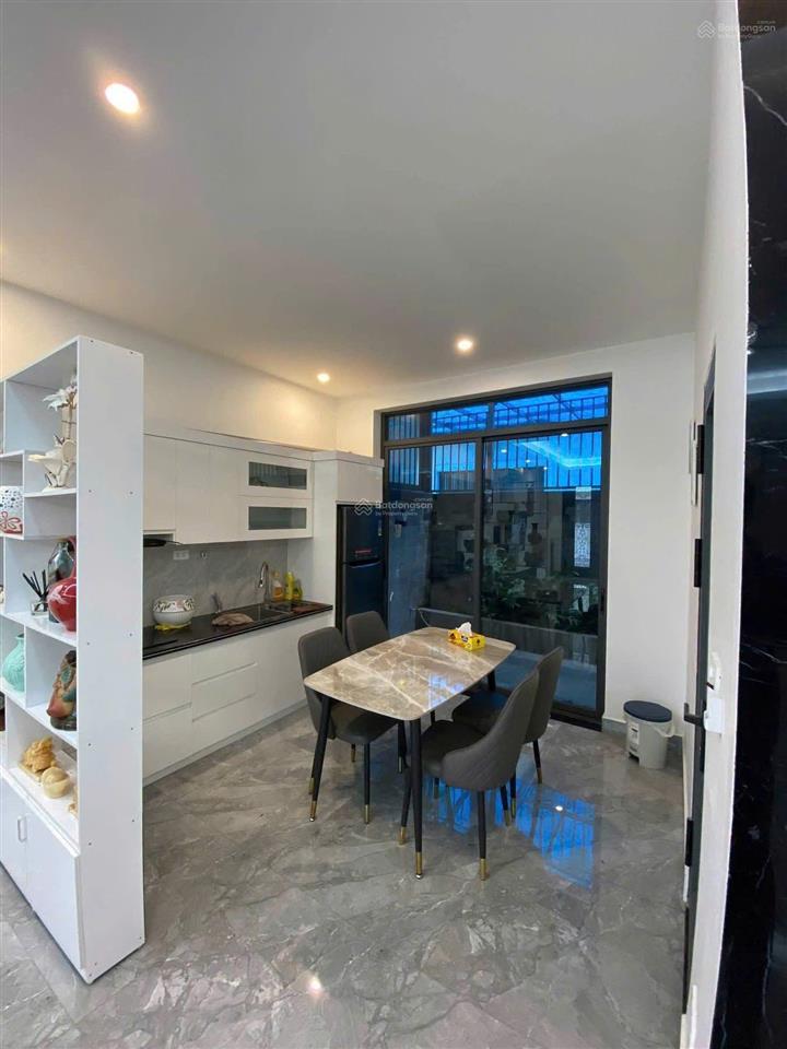Cho thuê nguyên căn 4 phòng ngủ hiện đại vinhomes marina