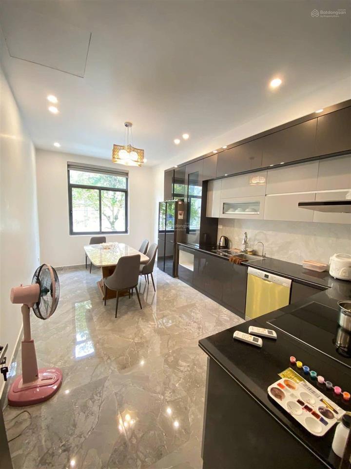 Cho thuê nguyên căn 4 phòng ngủ hiện đại vinhomes marina