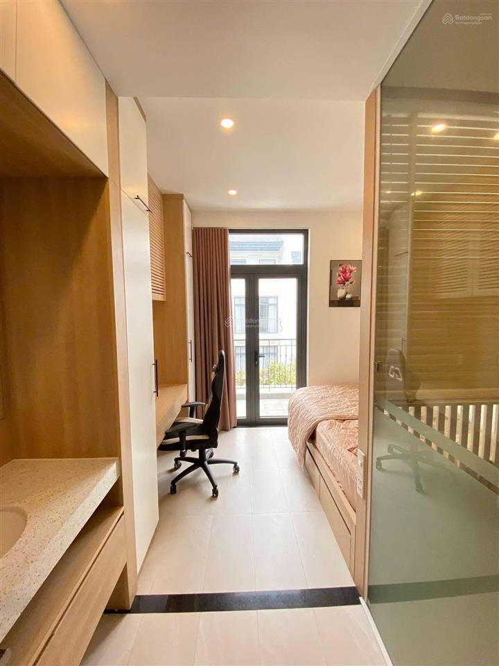 Cho thuê nguyên căn 4 phòng ngủ hiện đại vinhomes marina