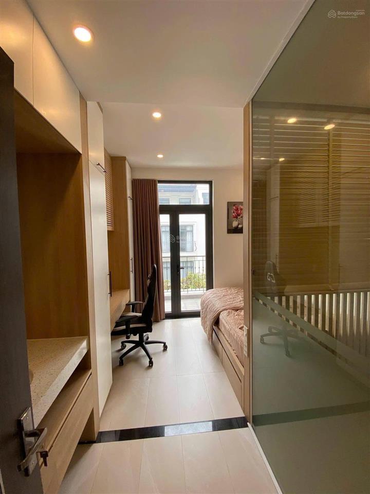 Cho thuê nguyên căn 4 phòng ngủ hiện đại vinhomes marina