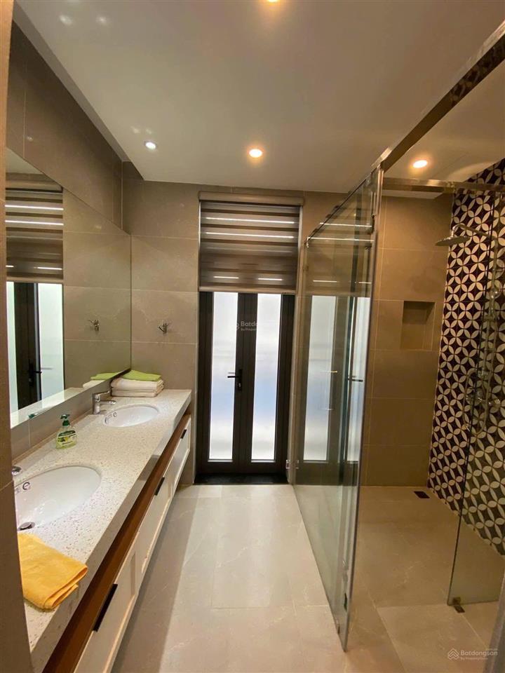 Cho thuê nguyên căn 4 phòng ngủ hiện đại vinhomes marina