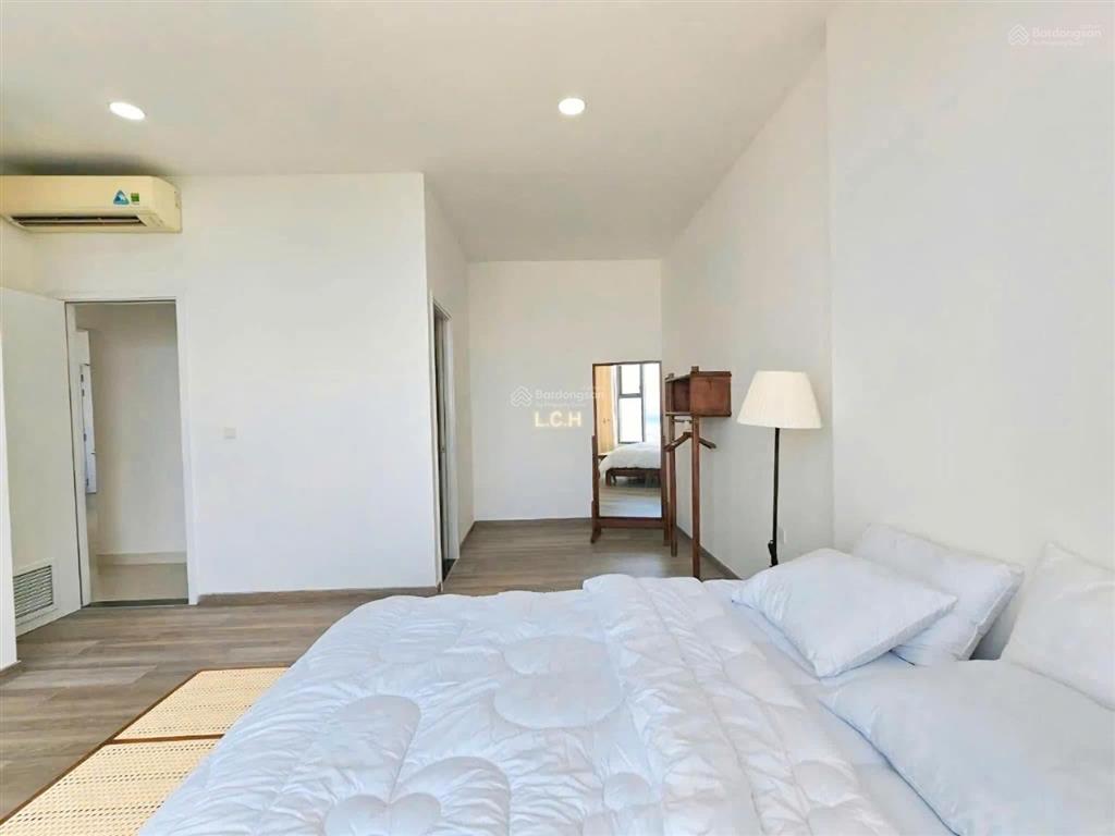 Cần bán căn penthouse angia skyline dt 123m2 4pn2wc full nt giá 8tỷ5 shr view sông  0909 904 ***