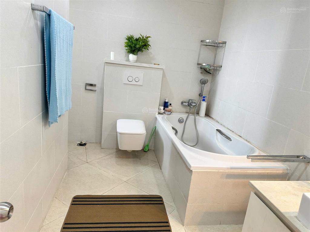 Bán căn 3pn lacasa dt 128m2 giá bán 6tỷ6 shr full nội thất đang có hđ thuê 18tr/th  0909 904 ***