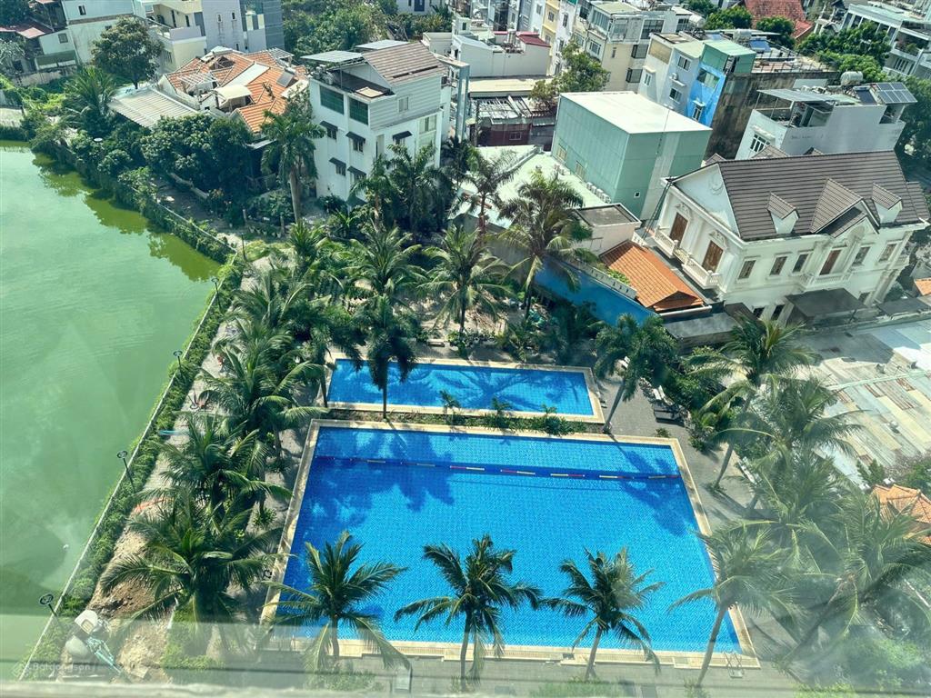 Bán căn 3pn lacasa dt 128m2 giá bán 6tỷ6 shr full nội thất đang có hđ thuê 18tr/th  0909 904 ***