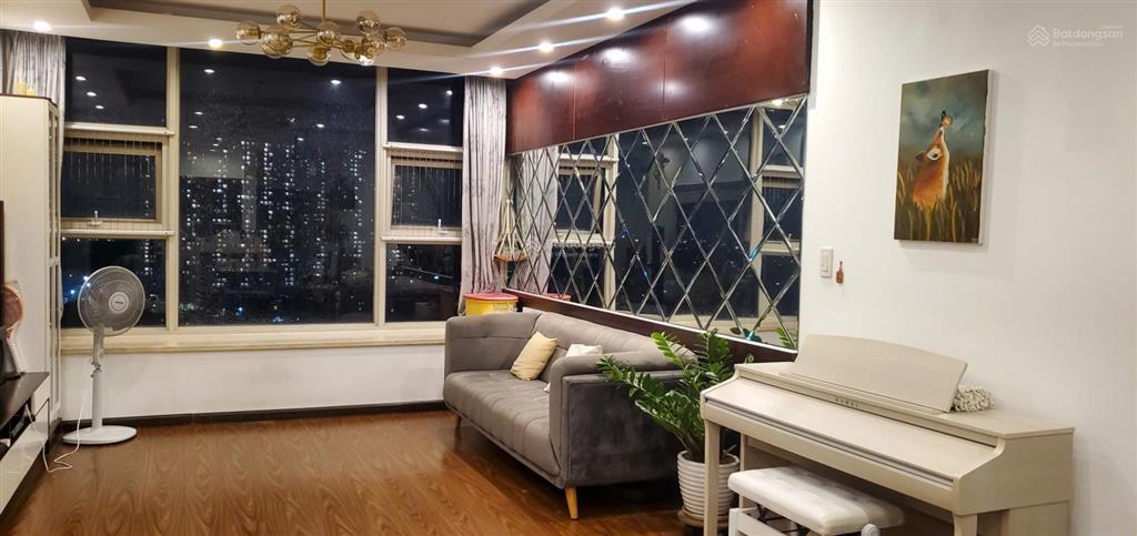 Bán căn hộ la casa q7 dt 92m2 (2pn  2wc) giá 5,2 tỷ tầng cao view quận 1 shr, full nội thất