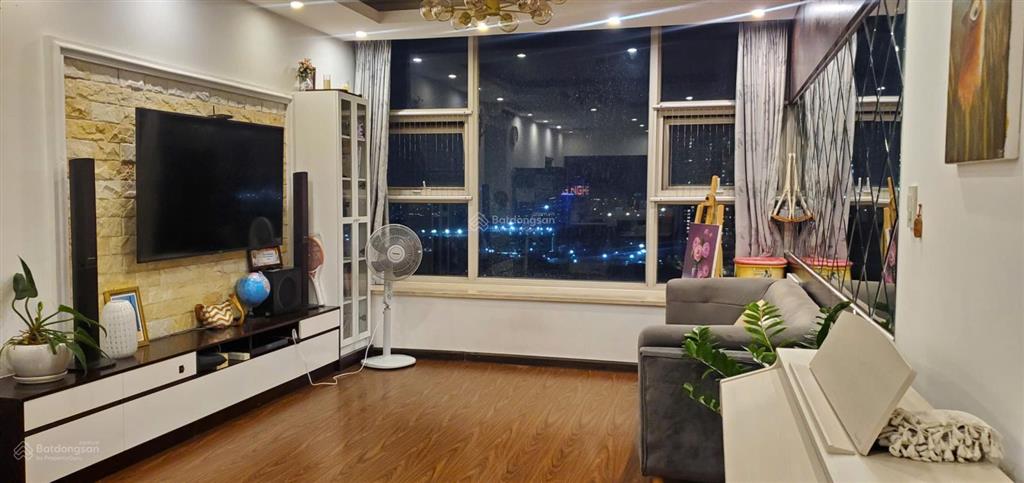 Bán căn hộ la casa q7 dt 92m2 (2pn  2wc) giá 5,2 tỷ tầng cao view quận 1 shr, full nội thất