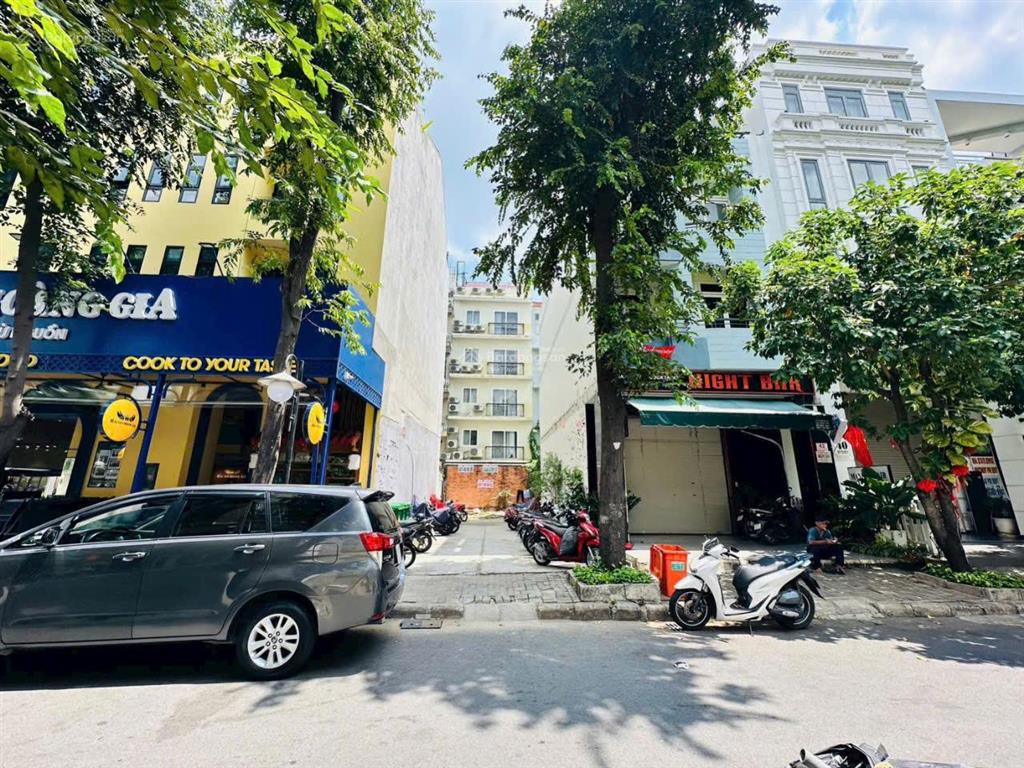 Bán đất nhà phố hưng gia 4 phú mỹ hưng q7, kế góc 2 mặt tiền, sinh lời cao. còn 1 lô duy nhất