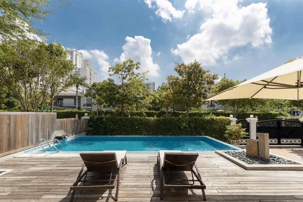 Bán biệt thự lâu đài chateau, tân phú, quận 7, 325 tỷ vnd, 580m2