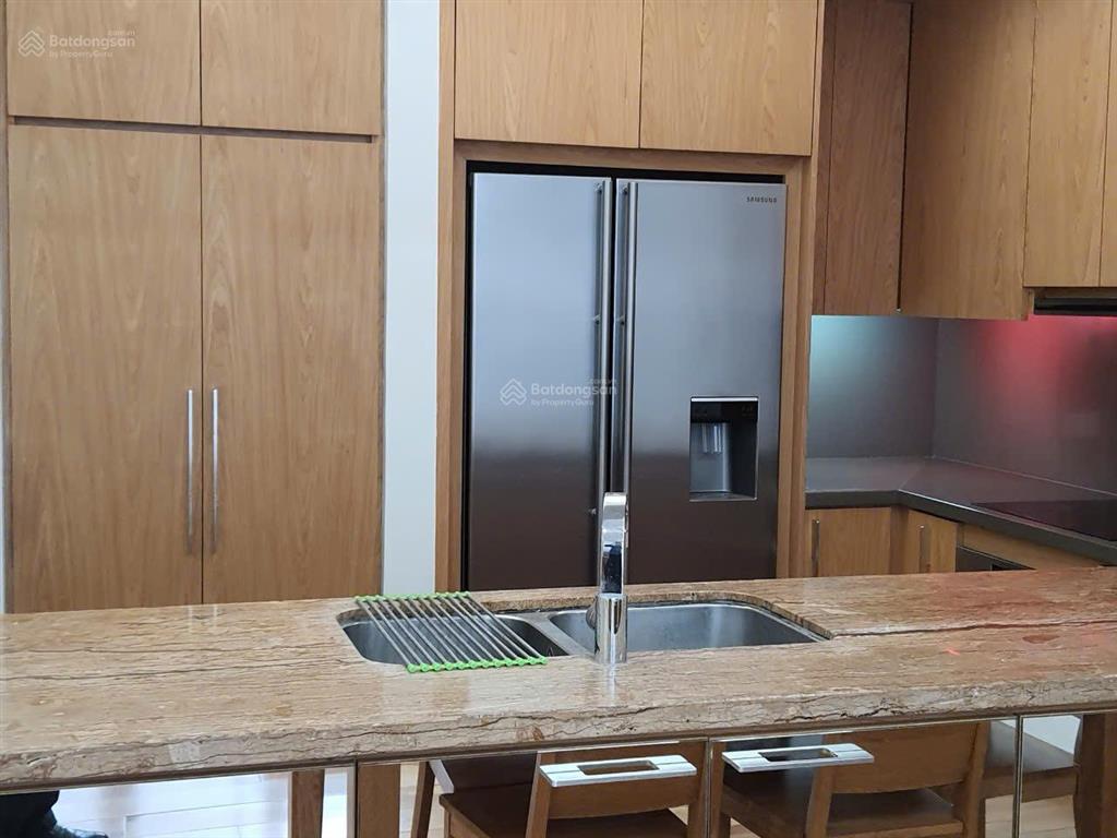 Bán gấp căn hộ 3pn, 2wc, 113m2 tại iph, view không bị chắn, giá 13,7 tỷ , full nội thất , sẵn sổ đỏ