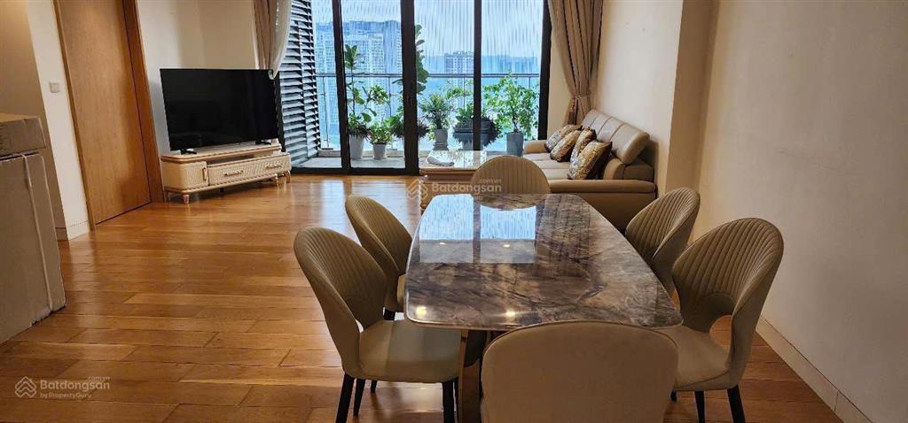 Bán gấp căn hộ 3pn, 2wc, 113m2 tại iph, view không bị chắn, giá 13,7 tỷ , full nội thất , sẵn sổ đỏ