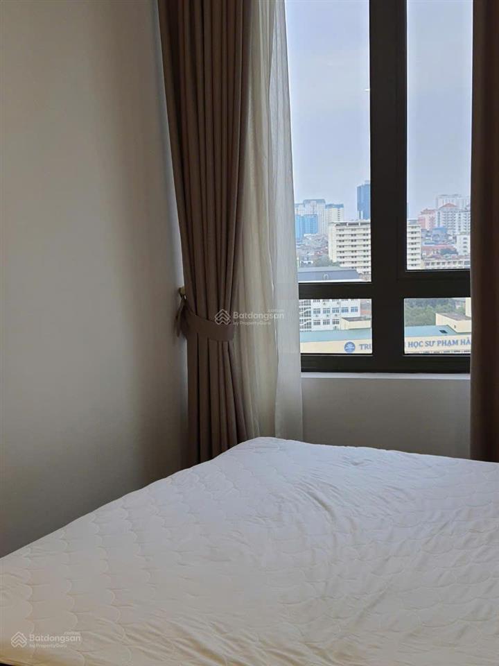 Bán gấp căn hộ 3pn, 2wc, 113m2 tại iph, view không bị chắn, giá 13,7 tỷ , full nội thất , sẵn sổ đỏ