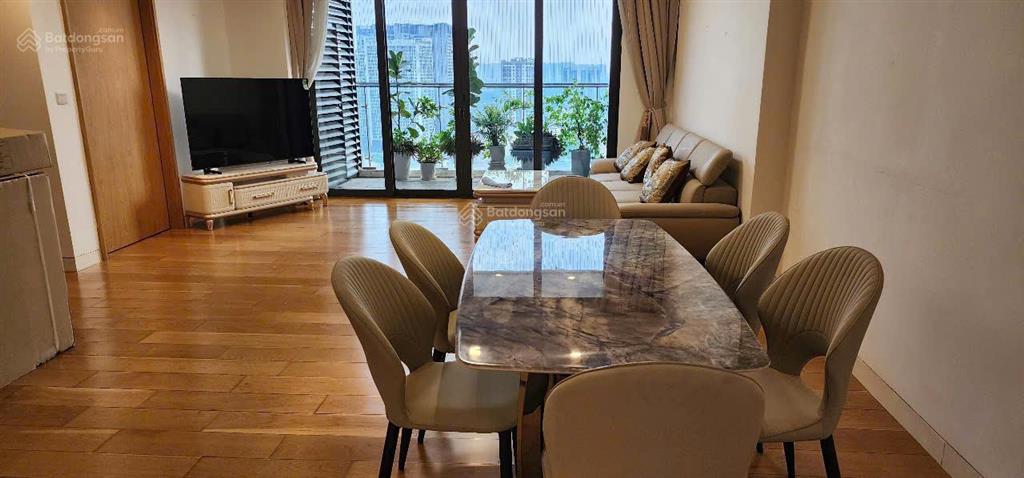 Bán gấp căn hộ 3pn, 2wc, 113m2 tại iph, view không bị chắn, giá 13,7 tỷ , full nội thất , sẵn sổ đỏ