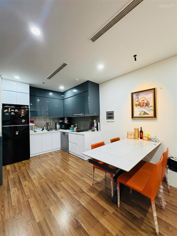 Bán căn góc 2 ngủ 2wc 70m² (có ban công) hướng mát mipec rubik 360, tầng trung view cực đẹp, sổ đỏ